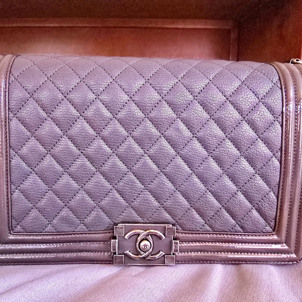 Rich Grey Authentic Chanel Flapbag Patent Trim